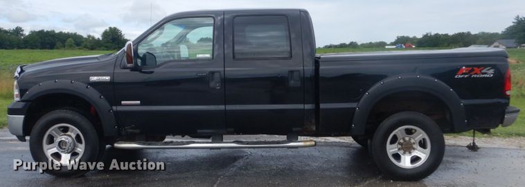 image for item IT9245 2007 Ford F350 Super Duty Lariat  Crew Cab pickup truck