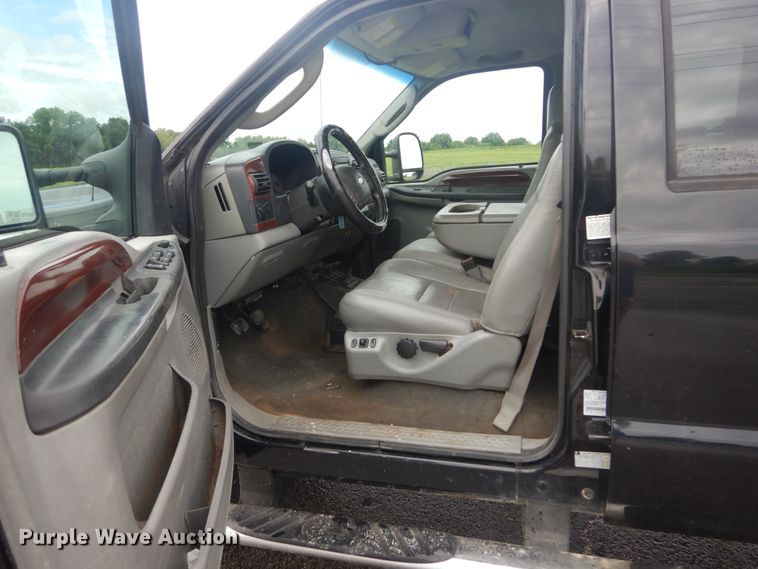 image for item IT9245 2007 Ford F350 Super Duty Lariat  Crew Cab pickup truck