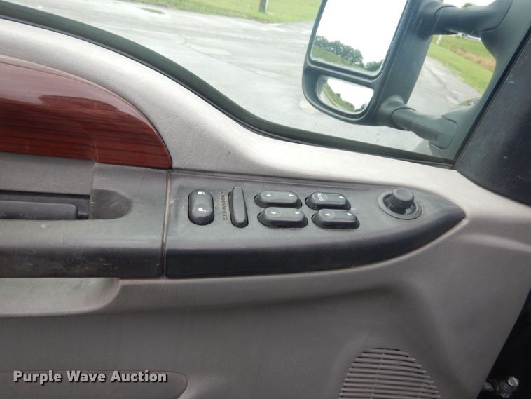 image for item IT9245 2007 Ford F350 Super Duty Lariat  Crew Cab pickup truck