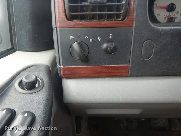 image for item IT9245 2007 Ford F350 Super Duty Lariat  Crew Cab pickup truck