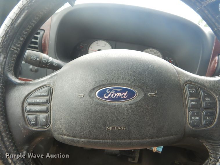 image for item IT9245 2007 Ford F350 Super Duty Lariat  Crew Cab pickup truck