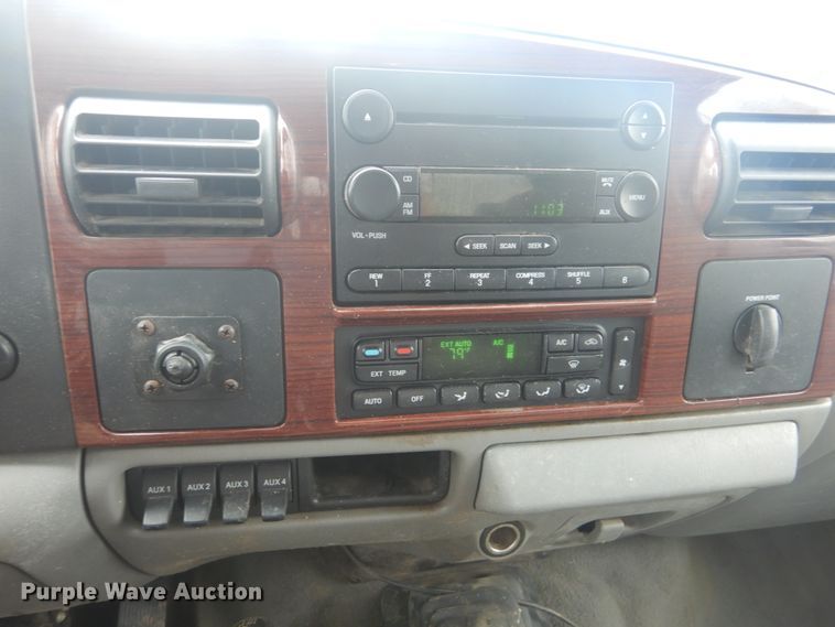 image for item IT9245 2007 Ford F350 Super Duty Lariat  Crew Cab pickup truck