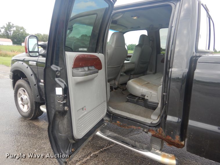 image for item IT9245 2007 Ford F350 Super Duty Lariat  Crew Cab pickup truck