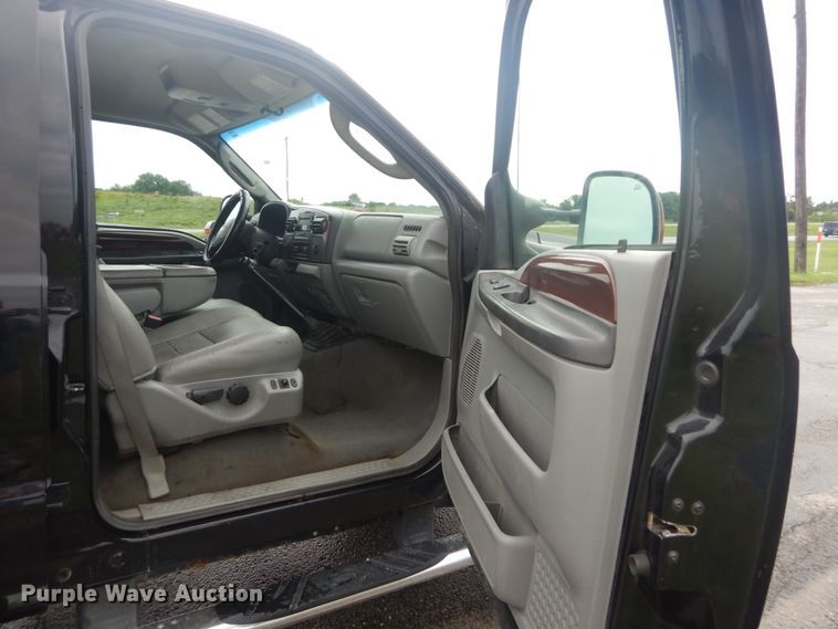 image for item IT9245 2007 Ford F350 Super Duty Lariat  Crew Cab pickup truck