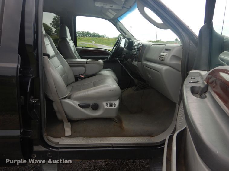 image for item IT9245 2007 Ford F350 Super Duty Lariat  Crew Cab pickup truck