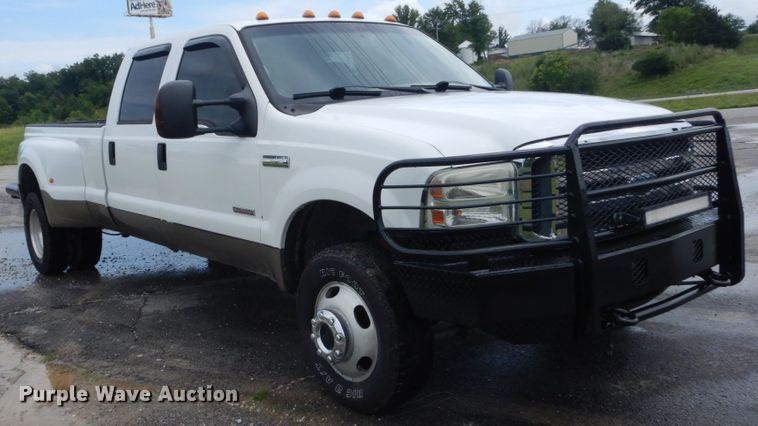 image for item IT9246 2006 Ford F350 Super Duty Lariat  Crew Cab pickup truck