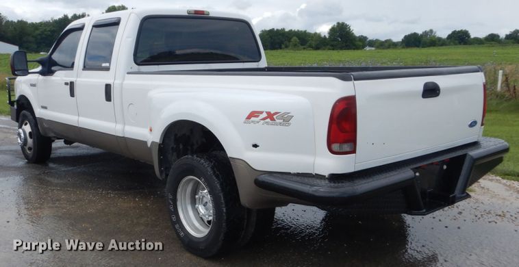 image for item IT9246 2006 Ford F350 Super Duty Lariat  Crew Cab pickup truck