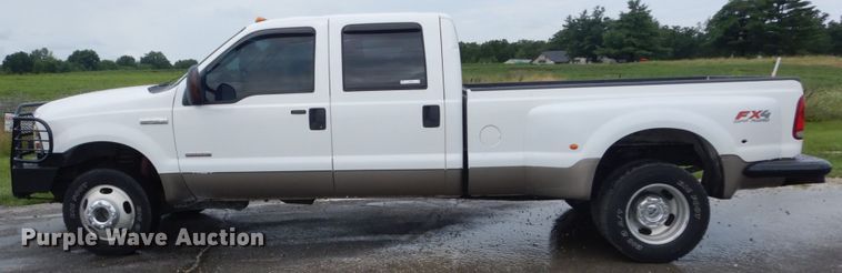 image for item IT9246 2006 Ford F350 Super Duty Lariat  Crew Cab pickup truck