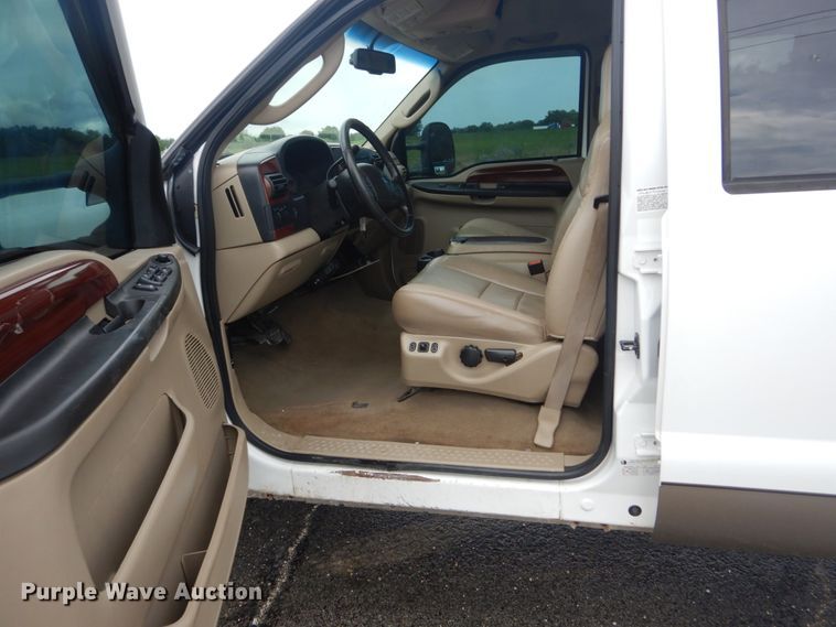 image for item IT9246 2006 Ford F350 Super Duty Lariat  Crew Cab pickup truck