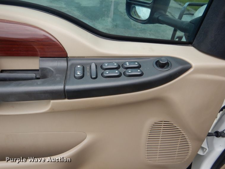 image for item IT9246 2006 Ford F350 Super Duty Lariat  Crew Cab pickup truck