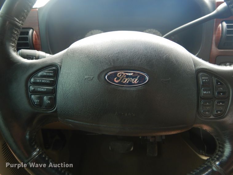 image for item IT9246 2006 Ford F350 Super Duty Lariat  Crew Cab pickup truck