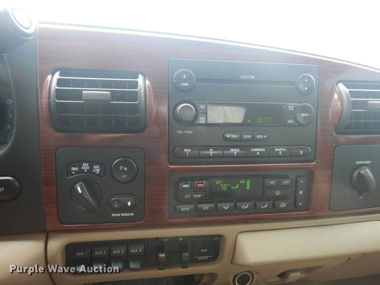 image for item IT9246 2006 Ford F350 Super Duty Lariat  Crew Cab pickup truck