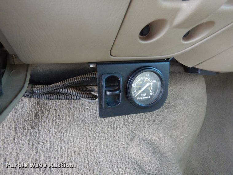 image for item IT9246 2006 Ford F350 Super Duty Lariat  Crew Cab pickup truck