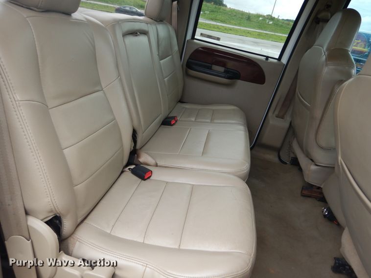 image for item IT9246 2006 Ford F350 Super Duty Lariat  Crew Cab pickup truck