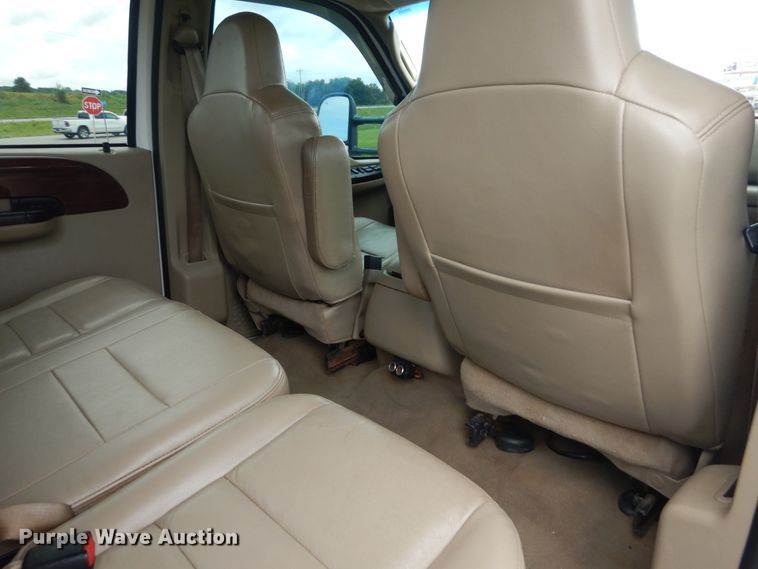 image for item IT9246 2006 Ford F350 Super Duty Lariat  Crew Cab pickup truck