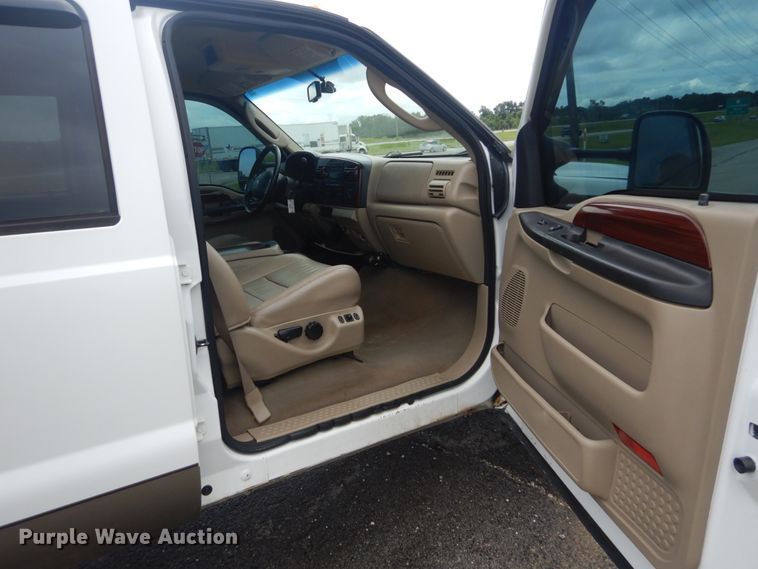 image for item IT9246 2006 Ford F350 Super Duty Lariat  Crew Cab pickup truck