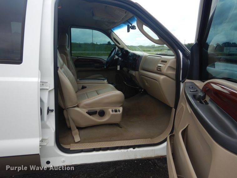 image for item IT9246 2006 Ford F350 Super Duty Lariat  Crew Cab pickup truck