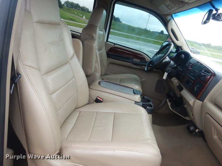 image for item IT9246 2006 Ford F350 Super Duty Lariat  Crew Cab pickup truck