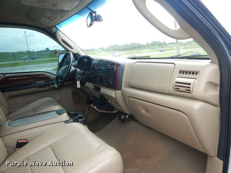 image for item IT9246 2006 Ford F350 Super Duty Lariat  Crew Cab pickup truck