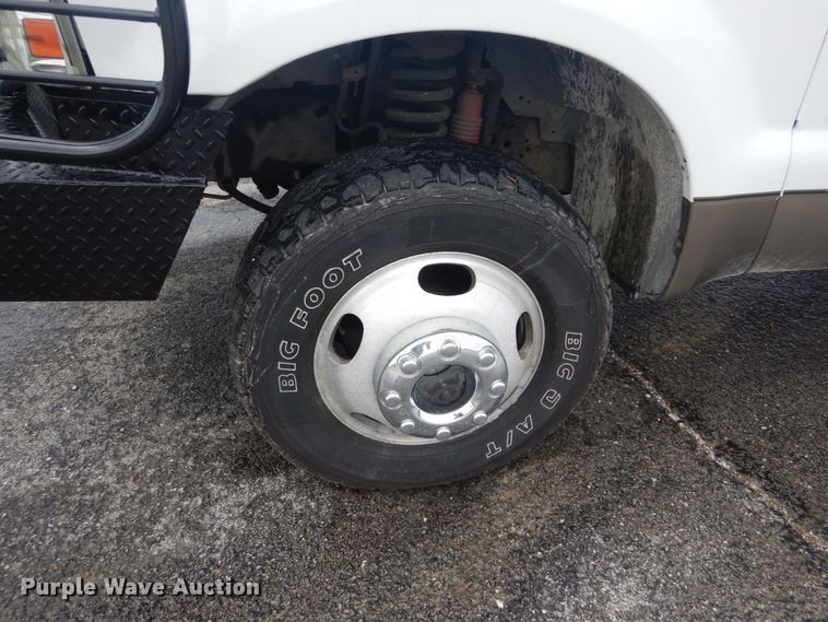 image for item IT9246 2006 Ford F350 Super Duty Lariat  Crew Cab pickup truck