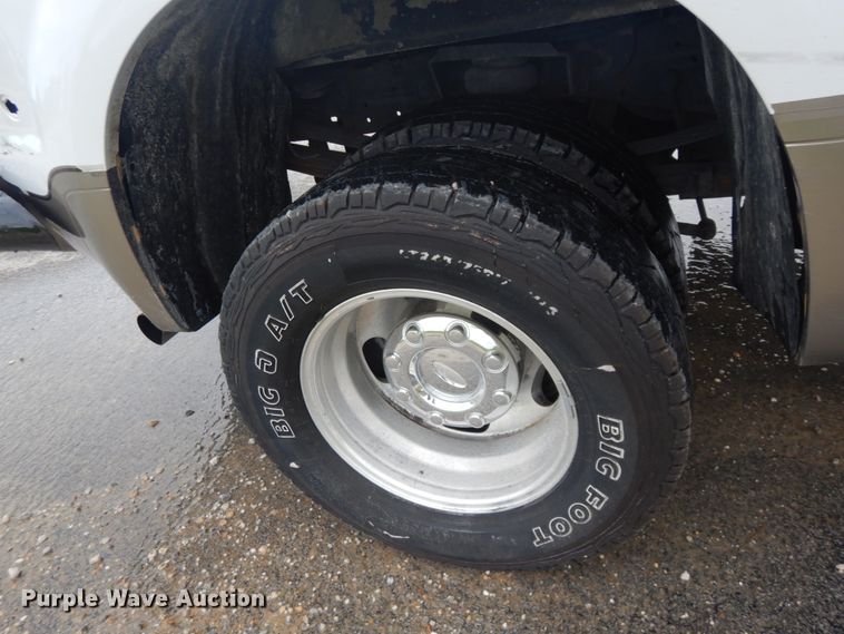 image for item IT9246 2006 Ford F350 Super Duty Lariat  Crew Cab pickup truck