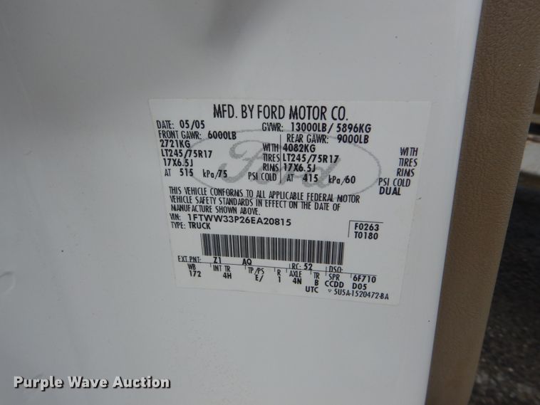 image for item IT9246 2006 Ford F350 Super Duty Lariat  Crew Cab pickup truck