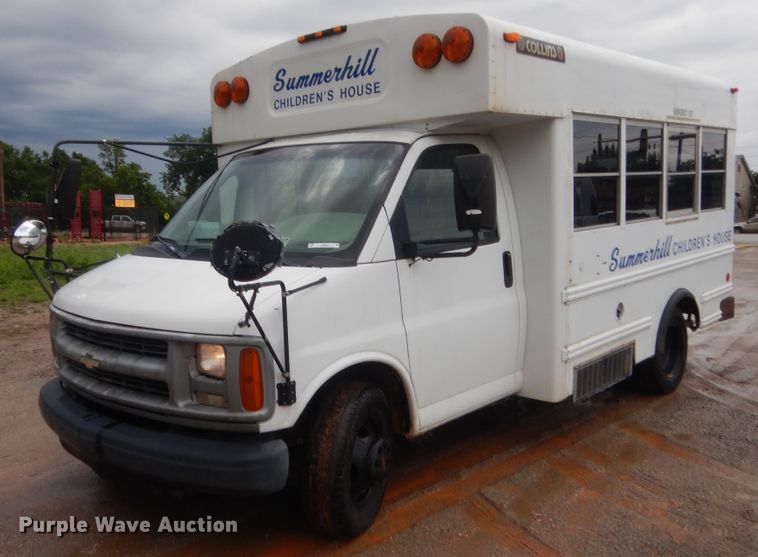image for item IT9551 2000 Chevrolet Express 3500  school bus