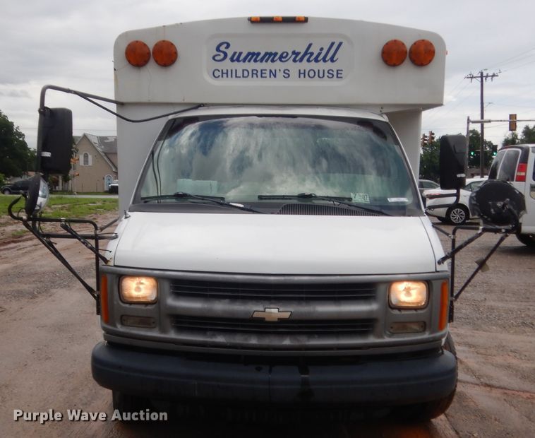 image for item IT9551 2000 Chevrolet Express 3500  school bus
