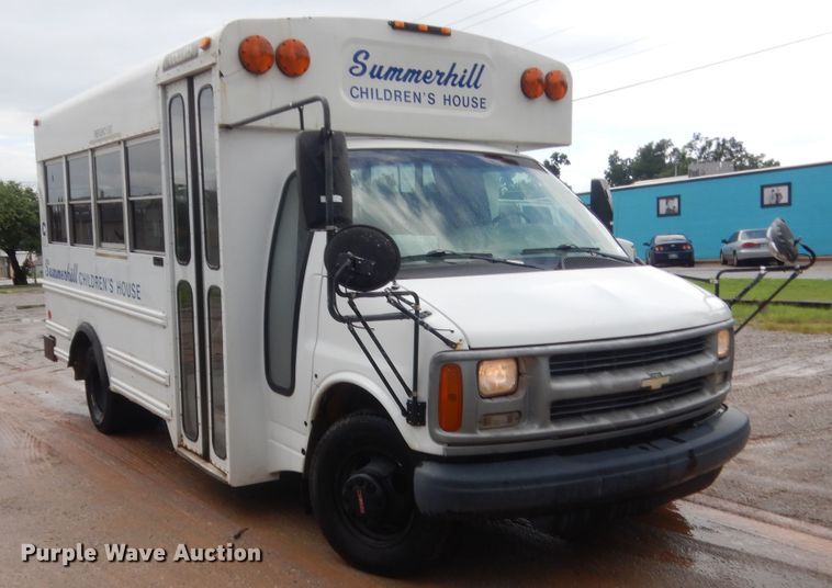 image for item IT9551 2000 Chevrolet Express 3500  school bus
