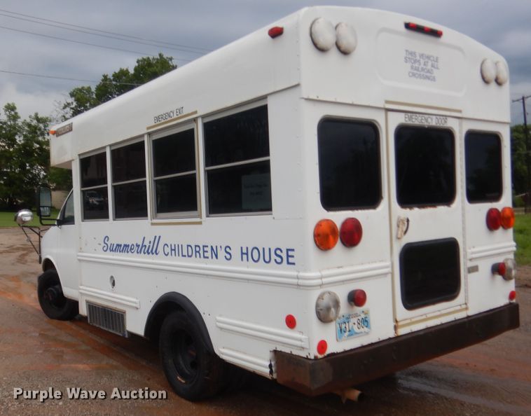 image for item IT9551 2000 Chevrolet Express 3500  school bus