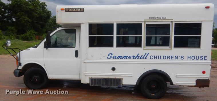 image for item IT9551 2000 Chevrolet Express 3500  school bus