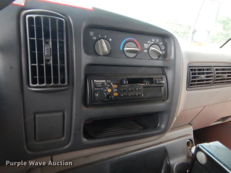 image for item IT9551 2000 Chevrolet Express 3500  school bus