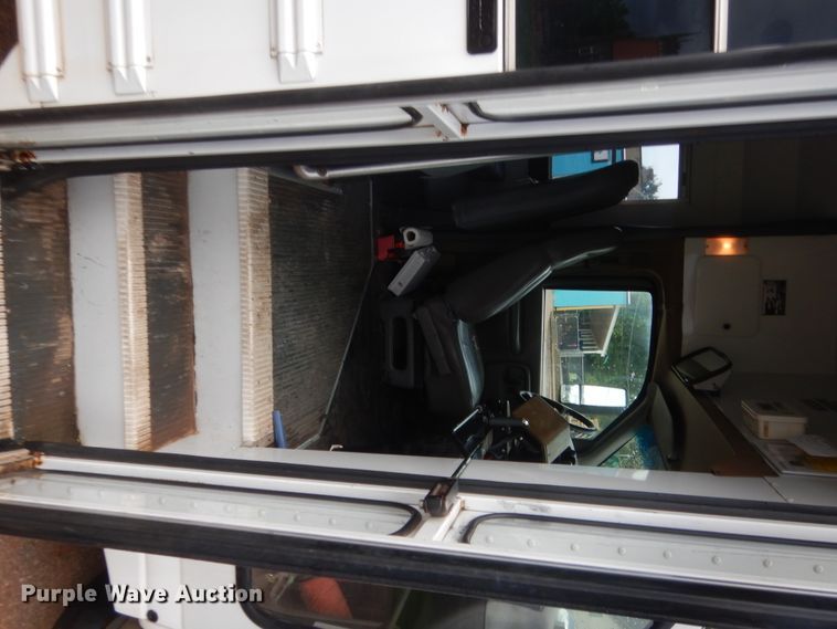 image for item IT9551 2000 Chevrolet Express 3500  school bus