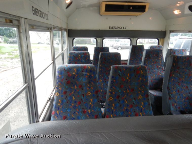 image for item IT9551 2000 Chevrolet Express 3500  school bus