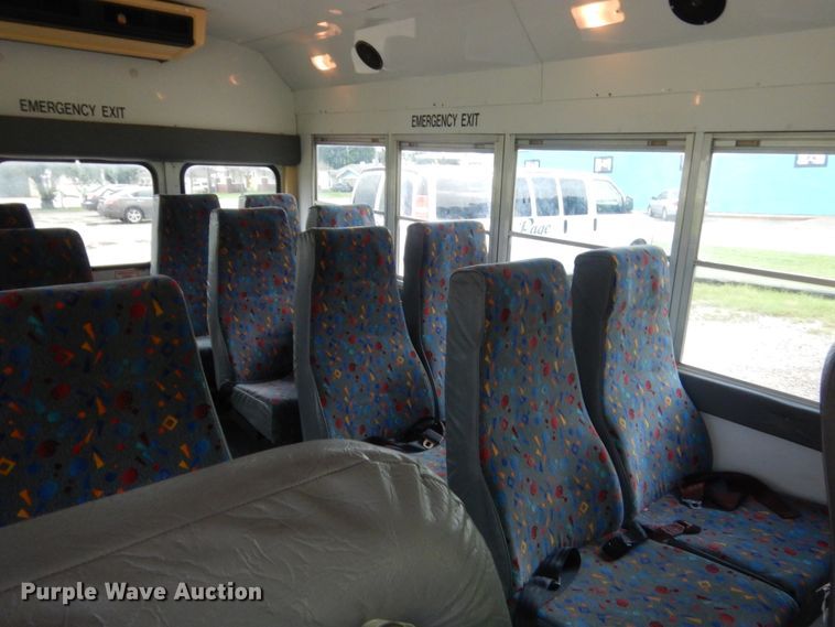 image for item IT9551 2000 Chevrolet Express 3500  school bus