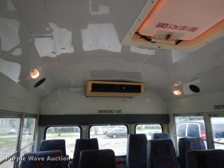 image for item IT9551 2000 Chevrolet Express 3500  school bus