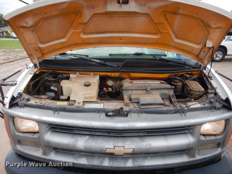 image for item IT9551 2000 Chevrolet Express 3500  school bus