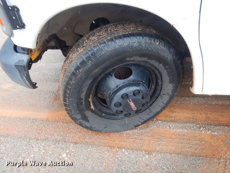 image for item IT9551 2000 Chevrolet Express 3500  school bus