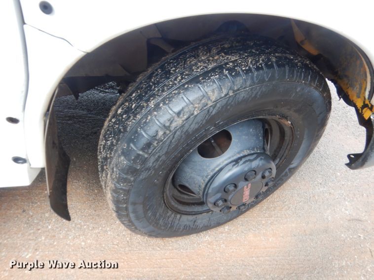 image for item IT9551 2000 Chevrolet Express 3500  school bus