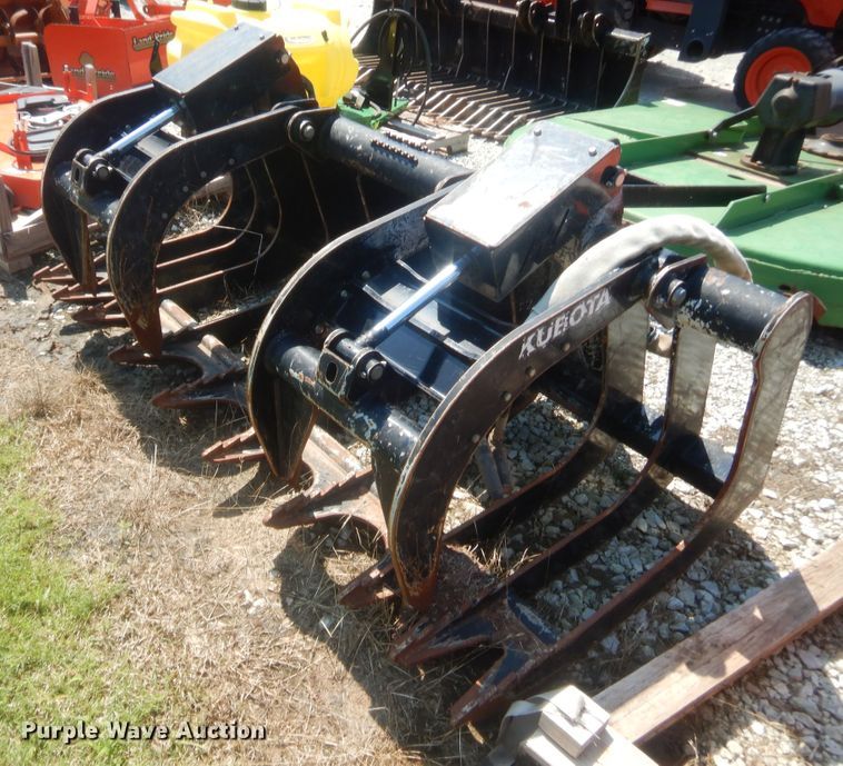image for item IT9576 Kubota  skid steer grapple bucket