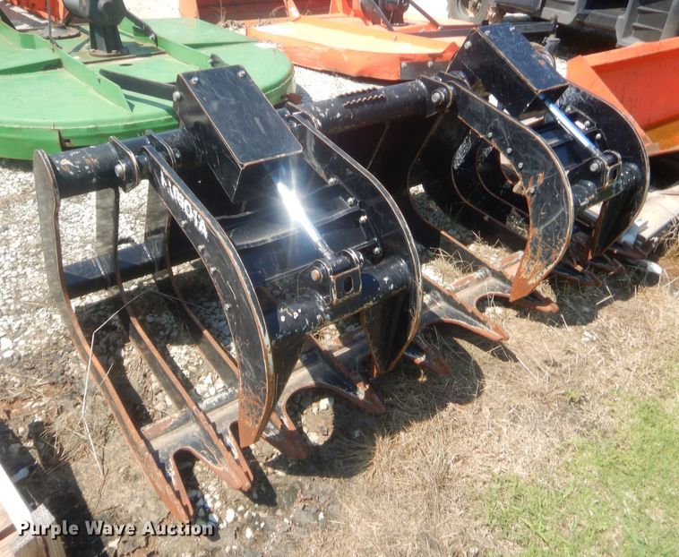 image for item IT9576 Kubota  skid steer grapple bucket