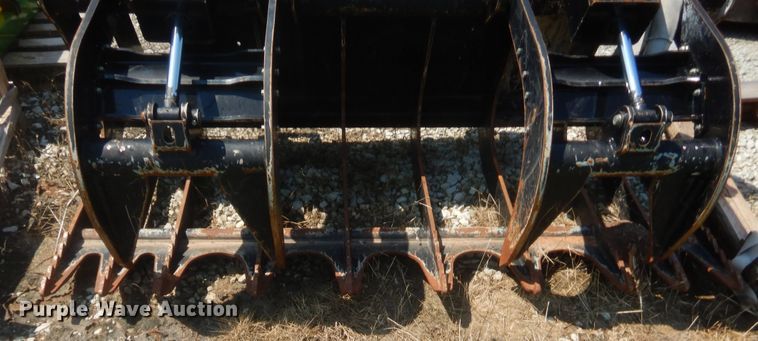 image for item IT9576 Kubota  skid steer grapple bucket