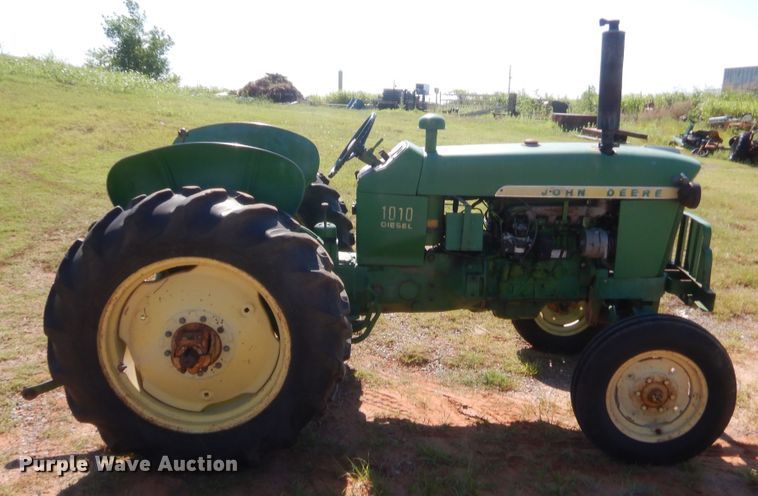 image for item IT9615 1964 John Deere 1010  tractor