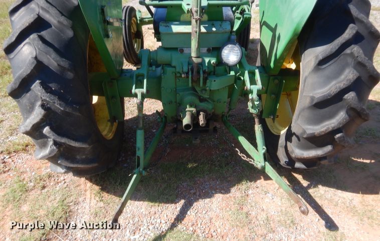 image for item IT9615 1964 John Deere 1010  tractor