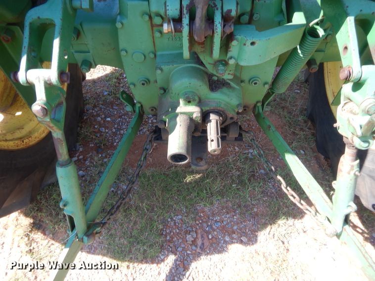 image for item IT9615 1964 John Deere 1010  tractor