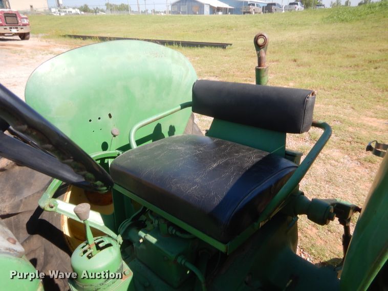 image for item IT9615 1964 John Deere 1010  tractor