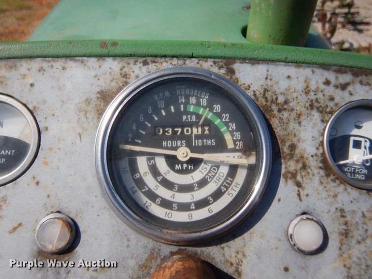 image for item IT9615 1964 John Deere 1010  tractor