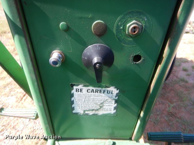 image for item IT9615 1964 John Deere 1010  tractor