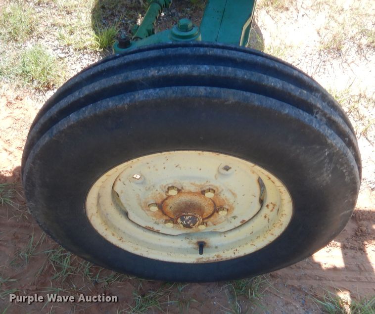 image for item IT9615 1964 John Deere 1010  tractor