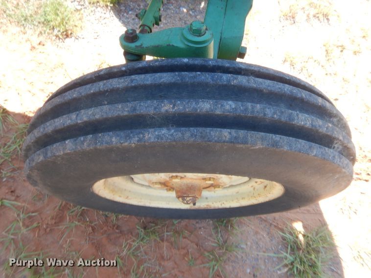 image for item IT9615 1964 John Deere 1010  tractor